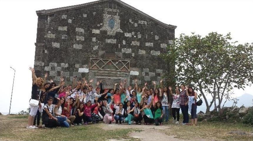 Hakkari’de 80 Genç Ordu Ve Trabzon’a Hareket Etti