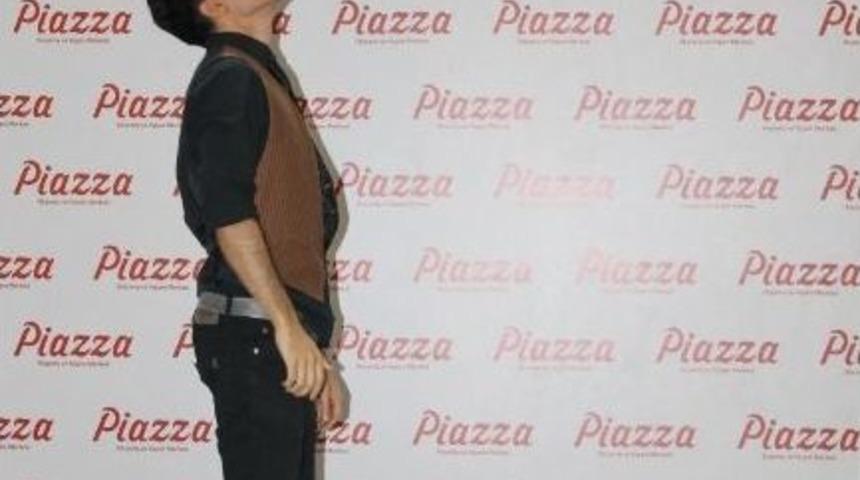 Piazza'da Nefes Kesen G&ouml;steri