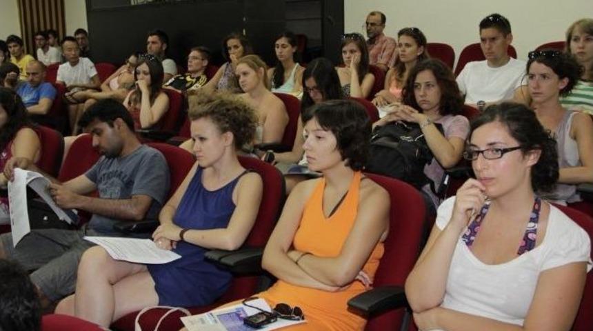 Barış Gemisi İzmir&rsquo;de