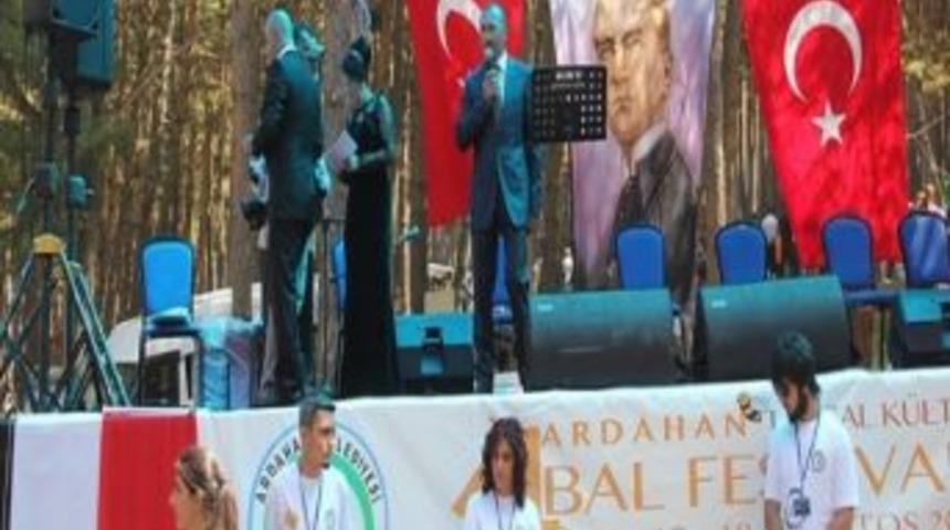 Ardahan 14. Ulusal K&uuml;lt&uuml;r Ve Bal Festivalinin İkinci G&uuml;n&uuml; Renkli G&ouml;r&uuml;nt&uuml;lere Sahne Oldu