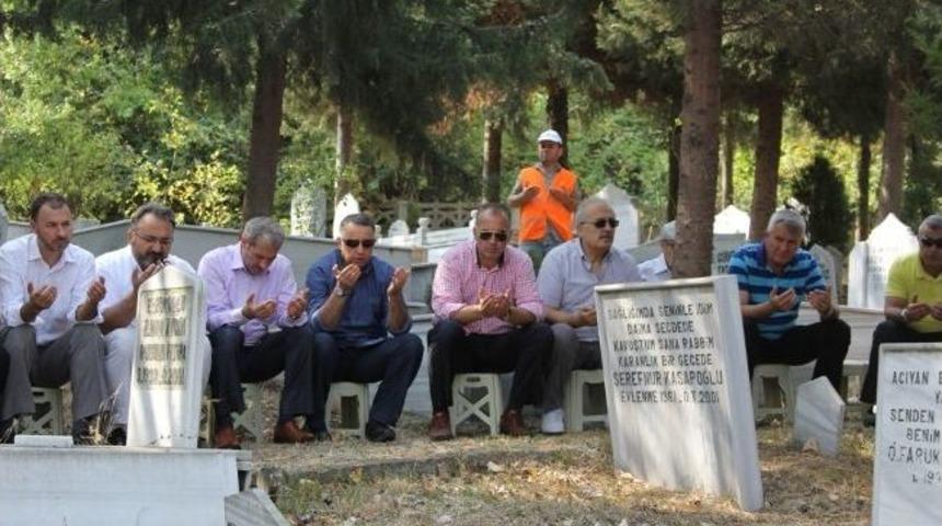 Karam&uuml;rsel'de Deprem Şehitleri Anıldı