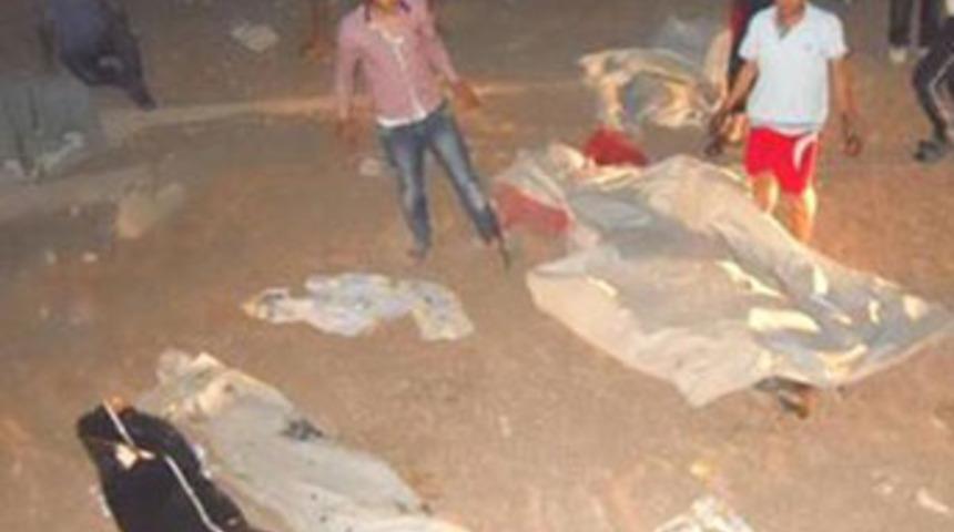 Mercimek y&uuml;kl&uuml; kamyonun freni boşaldı: 3 &ouml;l&uuml;