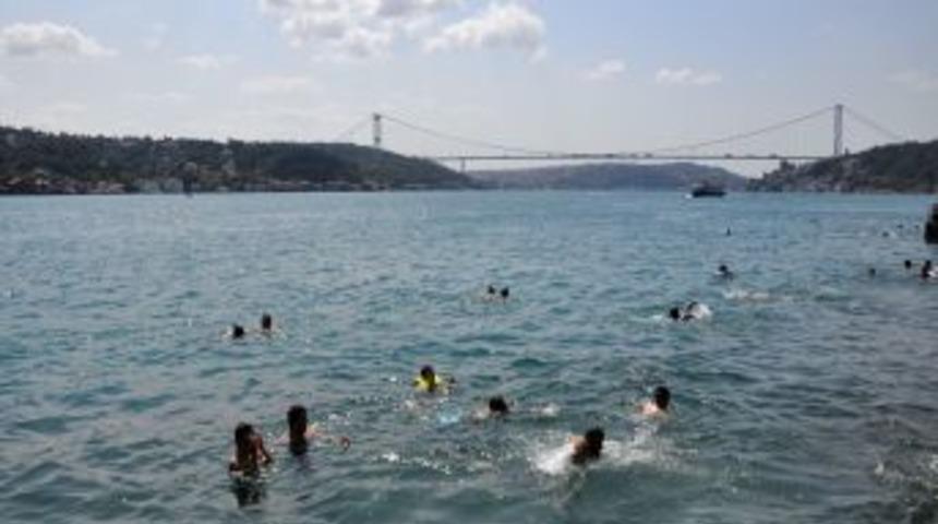 Sıcak Havadan Bunalanlar Denize Koştu