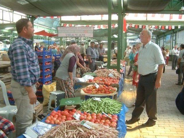 Burhaniye’de Organik Pazar Kuruldu