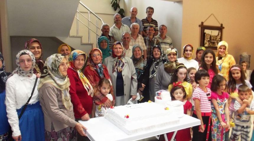 Doğum G&uuml;nlerini Birlikte Kutladılar