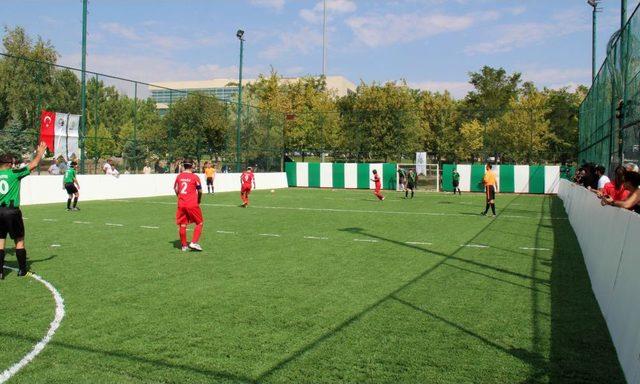 &Ccedil;ankaya Belediyesi&rsquo;nden Engellilere Futbol Sahası 2