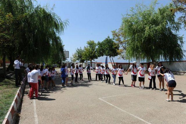 Türkiye'nin Çeşitli Illerinden Yüzlerce Öğrenci Van'da Kamp Yapıyor