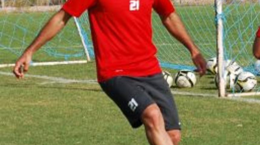 Pazarspor, &Ouml;n Libero Ve Stoper Oyuncusu Adem &Ccedil;ak'ı Kadrosuna Kattı