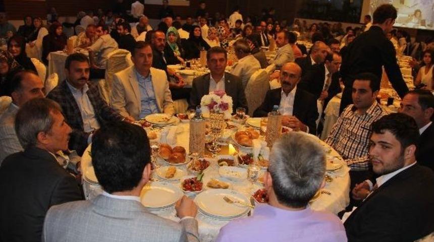 Ak Partili Tığlı Oğlu&rsquo;nu Evlendirdi