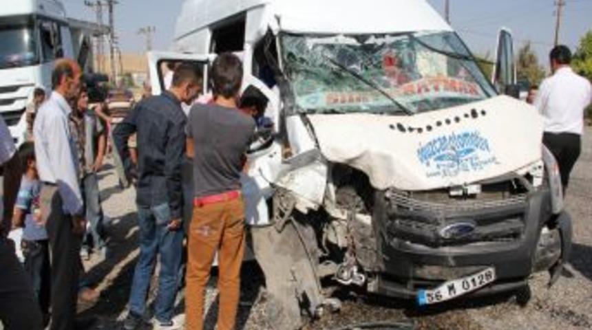 Siirt'te Trafik Kazası: 11 Yaralı