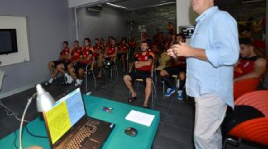 MHK'dan Galatasaraylı Oyunculara Brifing