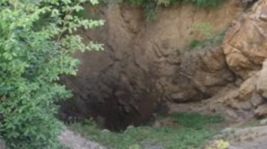 Ormanda Bulunan &Ccedil;ukur Vatandaşları Tedirgin Ediyor