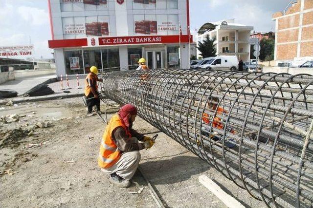 İzmit Yahyakaptan Köprülü Kavşağı Hızla İlerliyor