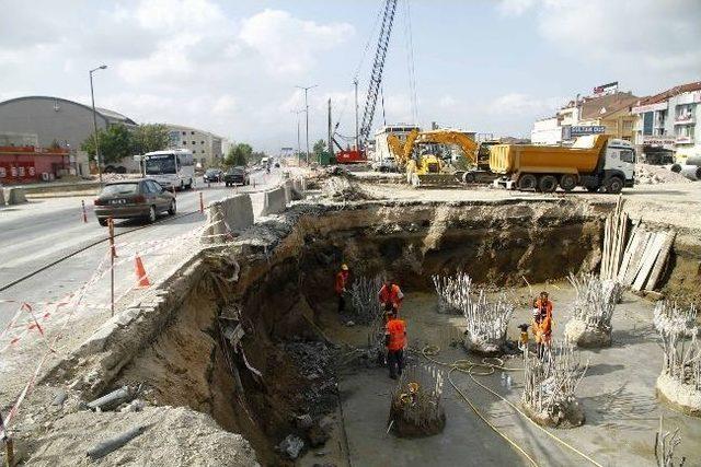 İzmit Yahyakaptan Köprülü Kavşağı Hızla İlerliyor