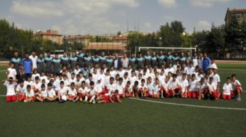 Yaz Okulları Sezonu Şenlikle Kapattı