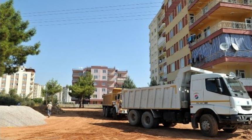 Karşıyaka&rsquo;da Spor Sahası Ve Kaldırım &Ccedil;alışmaları Başladı