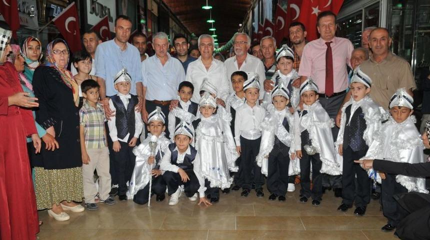 Kapalı &Ccedil;arşı'da Geleneksel S&uuml;nnet Heyecanı