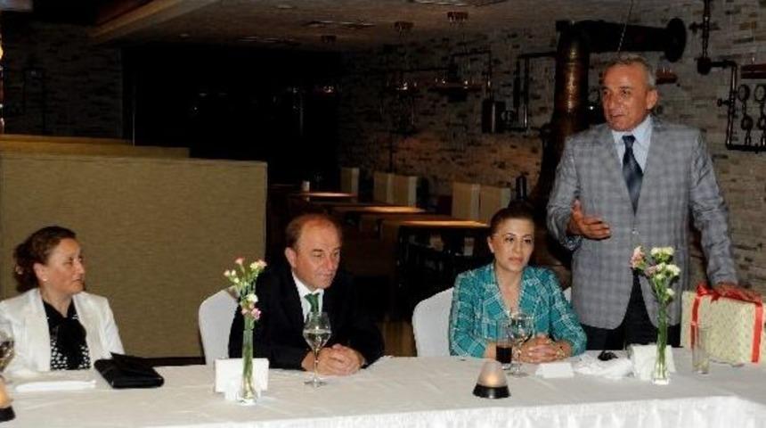 Vali &Ouml;zt&uuml;rk&rsquo;ten Garnizon Komutanı Tuğgeneral Korkmaz&rsquo;a Veda Yemeği