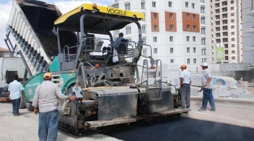 İldem Konutları Yollarında Asfaltlama &Ccedil;alışmaları S&uuml;r&uuml;yor