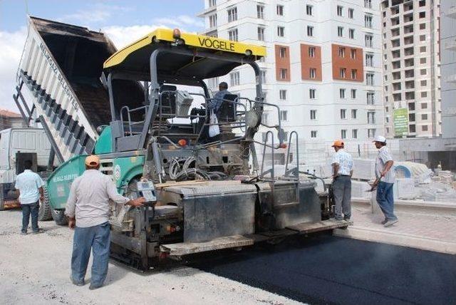 İldem Konutları Yollarında Asfaltlama Çalışmaları Sürüyor