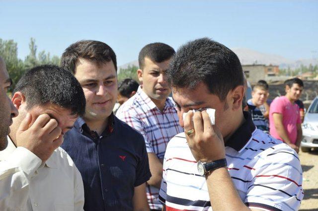&Ccedil;ağlayancerit Kaymakamı Veda T&ouml;reninde G&ouml;zyaşlarına Boğuldu 1