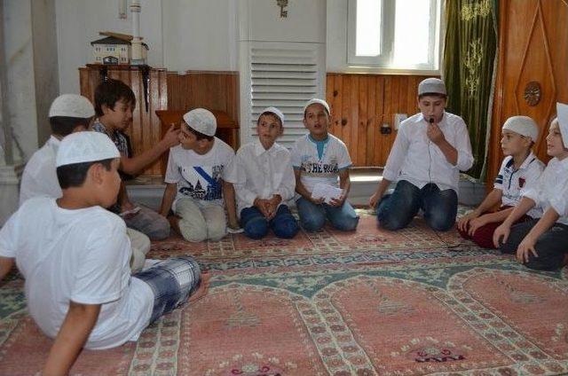 Edremit’te Kur’an Kursunu Bitiren Çocuklar Ödüllendirildi