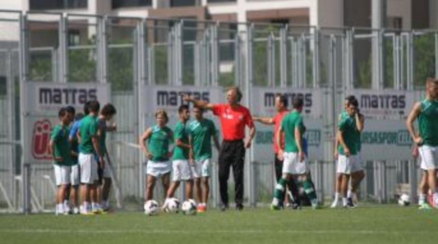 Eski Teknik Direkt&ouml;r&uuml;ne Yenilen Bursaspor, &Uuml;&ccedil; Fire Verdi