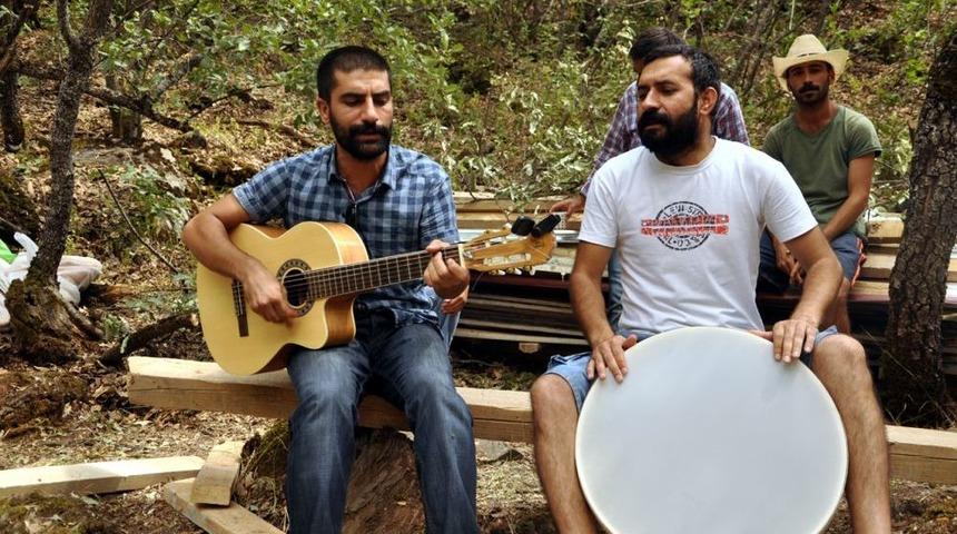 Kendi Imkanları Ile K&ouml;pr&uuml; Yapıp 20 Yıl Sonra K&ouml;ylerine D&ouml;nd&uuml;ler