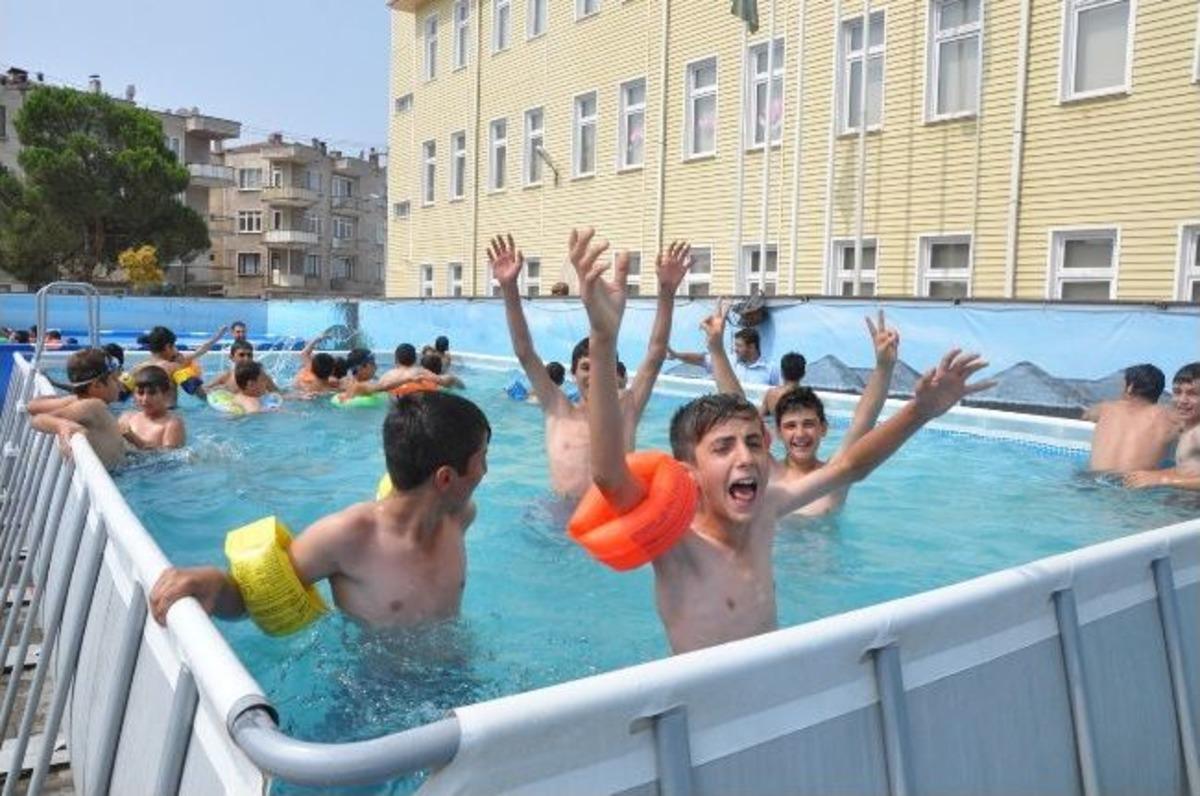 Bizim Mahallenin Havuz Keyfi Başladı