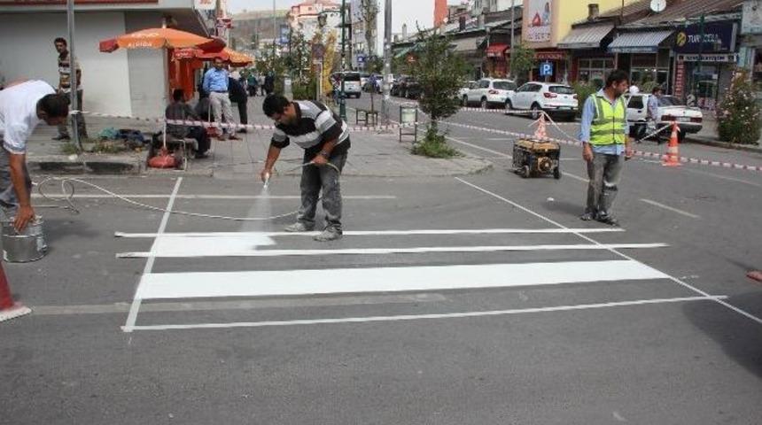 Kars&rsquo;ta Yol Şeritleri &Ccedil;izliyor