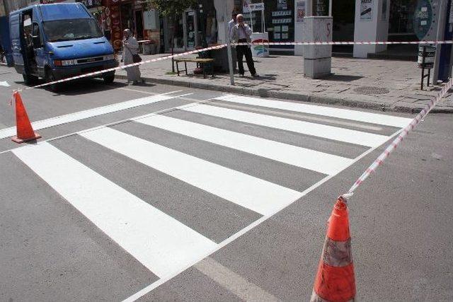 Kars’ta Yol Şeritleri Çizliyor