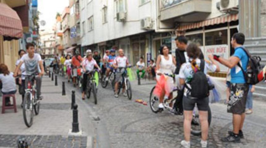 Bisikletli nikah konvoyu