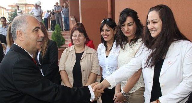 Giresun&rsquo;un Yeni Valisi Karahan Makam Koltuğuna Oturdu 3