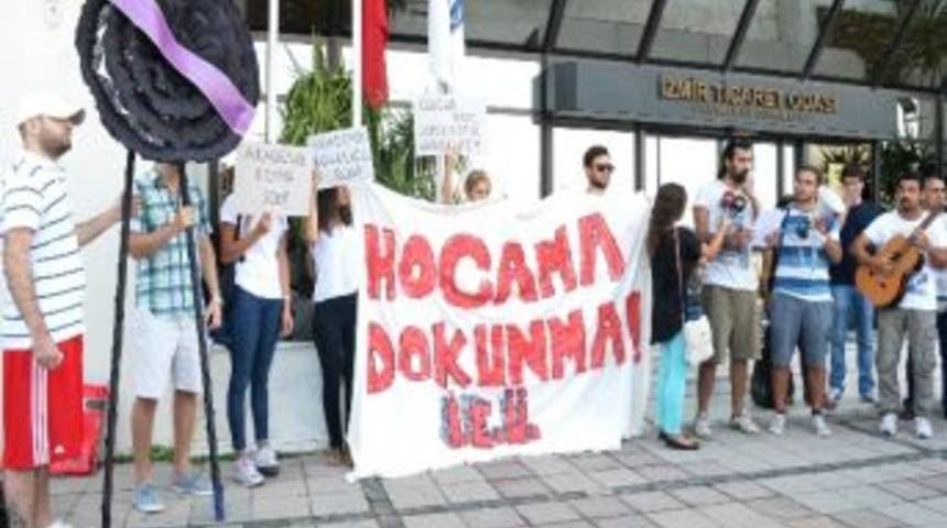 İzmir Ekonomi &Uuml;niversitesi &Ouml;ğrencilerinden Protesto
