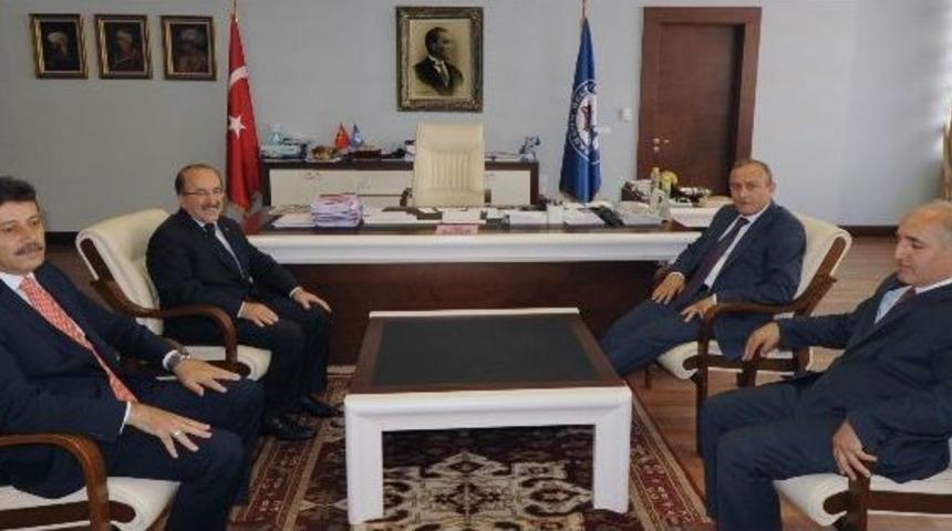 Vali Kızılcık&rsquo;tan, Başkan G&uuml;mr&uuml;k&ccedil;&uuml;oğlu&rsquo;na Veda Ziyareti