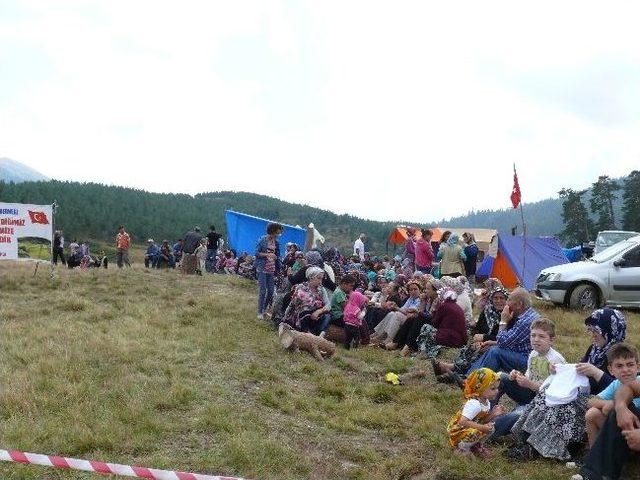 Vali Bektaş &Ccedil;atalzeytin Koru Yaylasında Kar Kuyusuna İndi 2