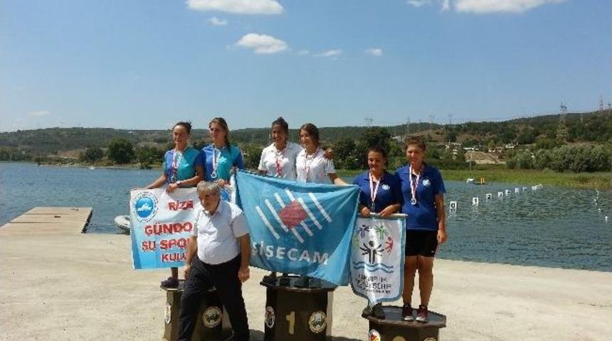 B&uuml;y&uuml;kşehir Gen&ccedil;lik Spor Kul&uuml;b&uuml; Sapanca&rsquo;da Madalyaları Topladı
