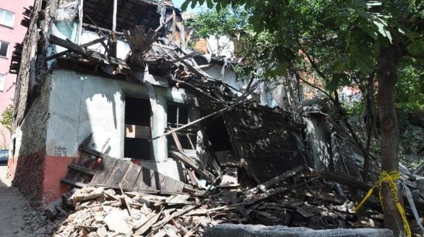 Koruma Altındaki Tarihi Bina Bakımsızlıktan &Ccedil;&ouml;kt&uuml;