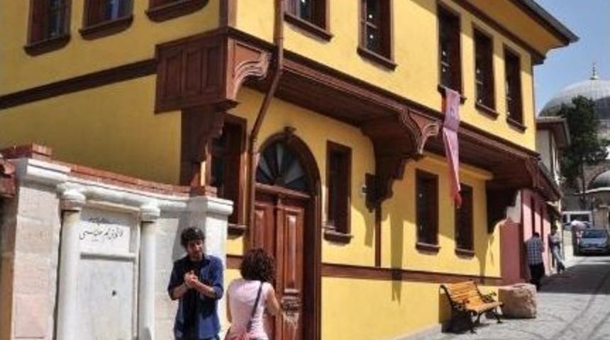 Turistlerin Tarihi &Ccedil;eşme İlgisi