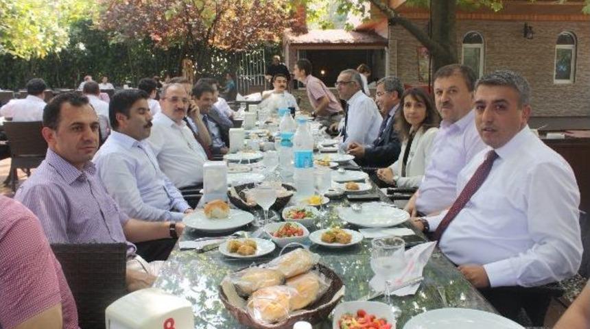 Halk Sağlığı M&uuml;d&uuml;r&uuml;ne Veda Yemeği D&uuml;zenlendi