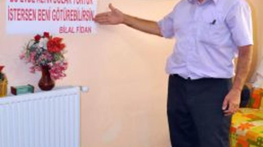 Hırsızdan Bıkan Ev Sahibi, Oda Ve Balkonlara Hırsızı Uyarıcı Yazı Yazdı