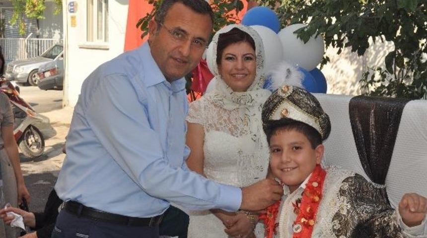 Vali Demir&rsquo;den Minik Efe&rsquo;ye Altın