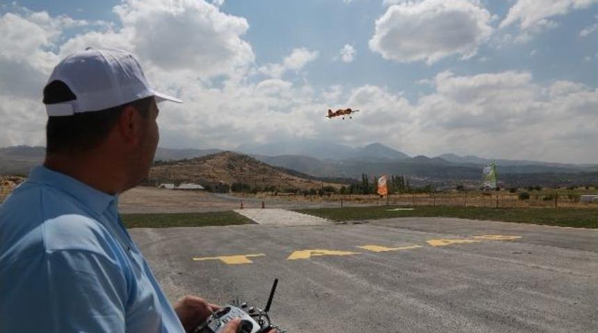 Talas'ta Model U&ccedil;ak Şampiyonası Heyecanı