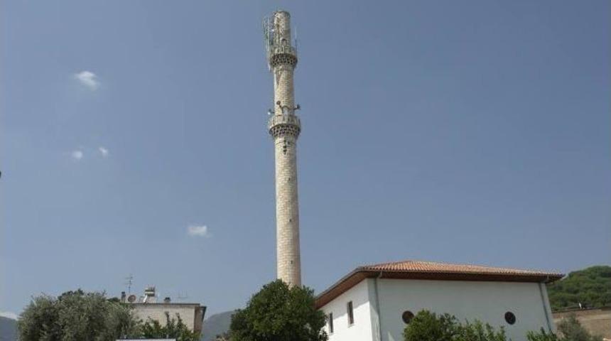 Sultanhisar&rsquo;da Etkili Olan Fırtınada Minarenin Alemi Yıkıldı