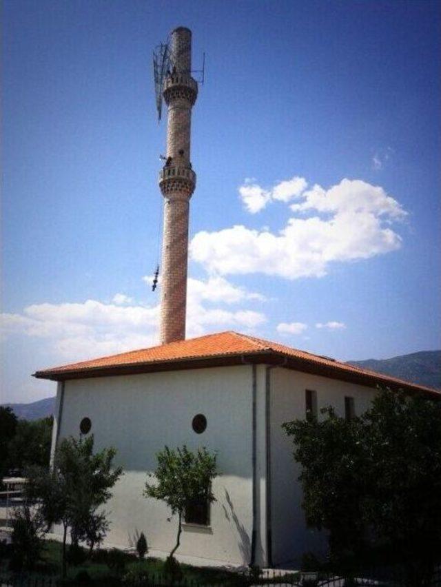 Sultanhisar&rsquo;da Etkili Olan Fırtınada Minarenin Alemi Yıkıldı 1