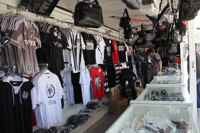 Kartal Yuvası Tırı Kent Meydanı’nda