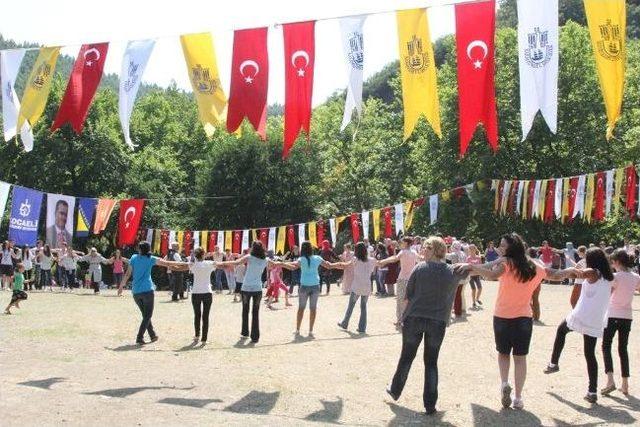 Boşnaklar, Karamürsel'de 13. Teferiç Pita Şenliği'nde Buluştu