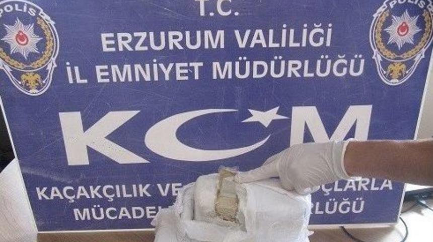Erzurum&rsquo;da Yolcu Otob&uuml;s&uuml;nde 4 Kilogram 563 Gram Eroin Yakalandı