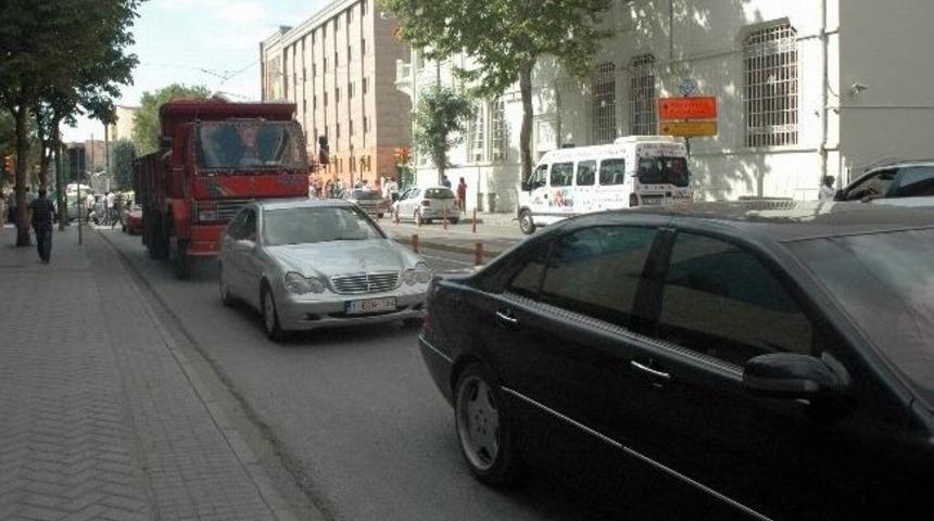 Asfalt &Ccedil;alışması Trafiği Fel&ccedil; Etti