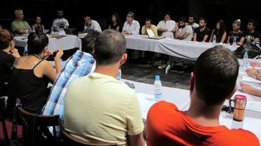 Şehir Tiyatroları Perdelerini 'kurtuluştan Kurtuluşa' İle A&ccedil;acak